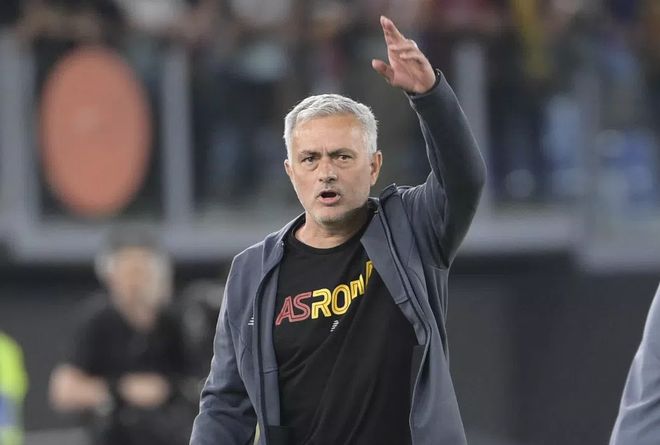 从关键时刻洛杉矶湖人调整名单到费耶诺德豪取连胜备战荷甲，CBA常规赛转会期攻防权衡