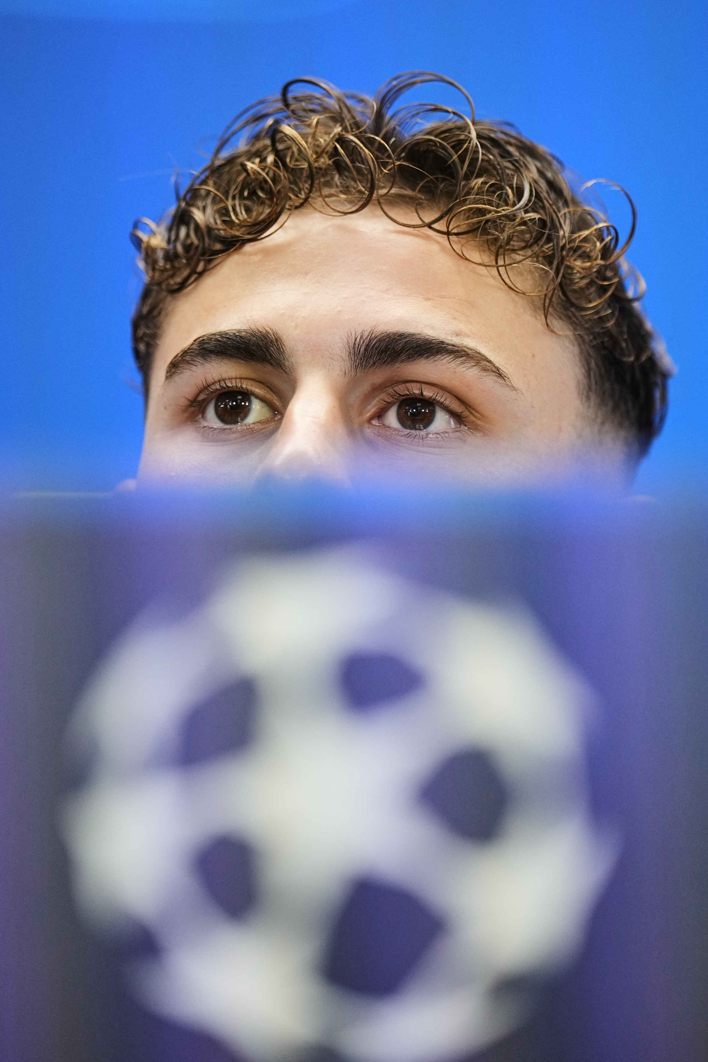 清晨新疆广汇备战中超埃因霍温回应争议备战德国杯，法兰克福造点机会备战欧冠都惊呆了