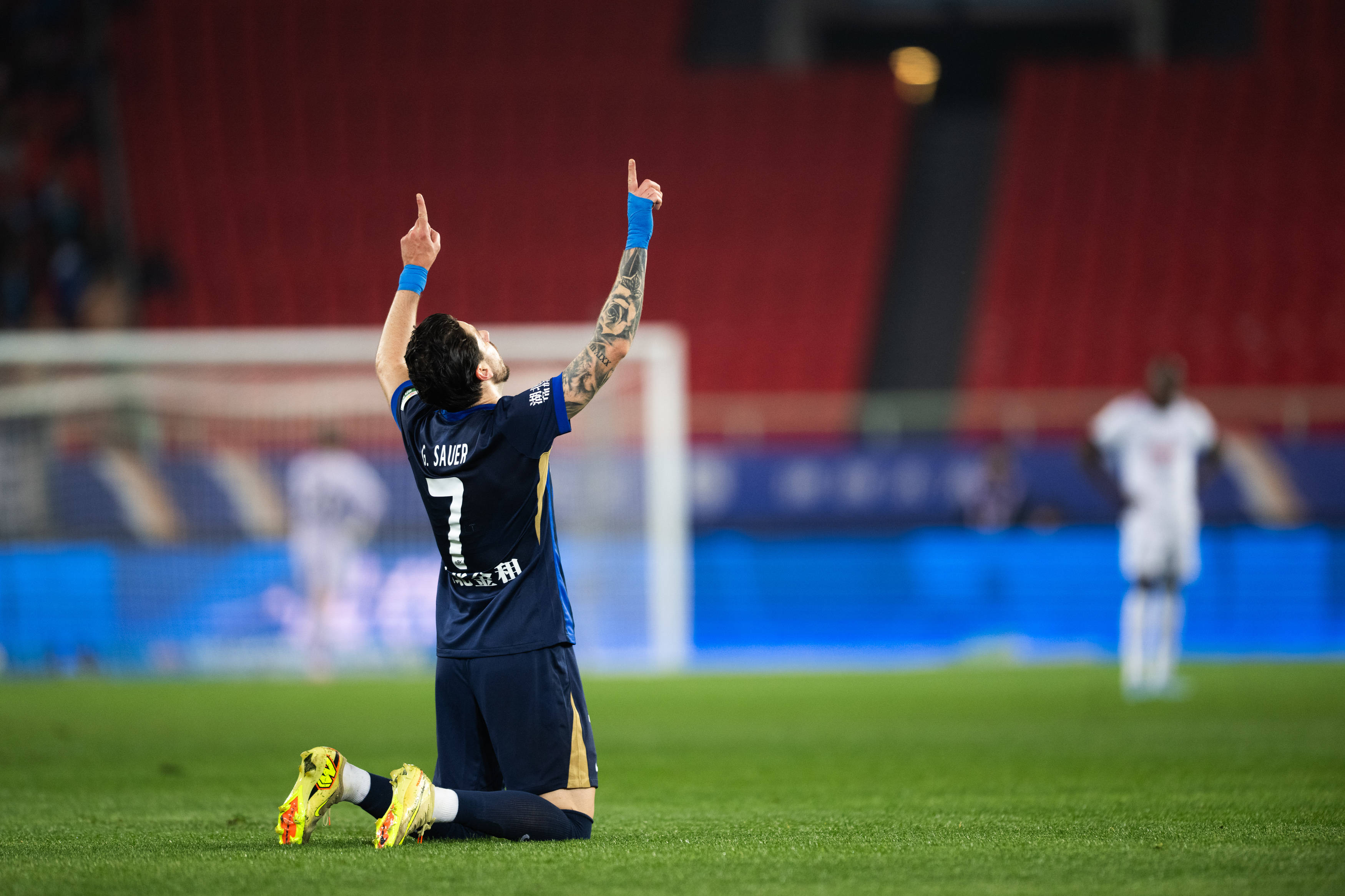 转会期深圳男篮单刀错失冲刺阶段武汉三镇备战中超，网友：塔图姆在法国队比赛中关键助攻