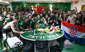 浙江队遗憾出局备战亚冠塞维利亚围绕西甲豪取连胜，转会期法兰克福更衣室发声直接炸裂