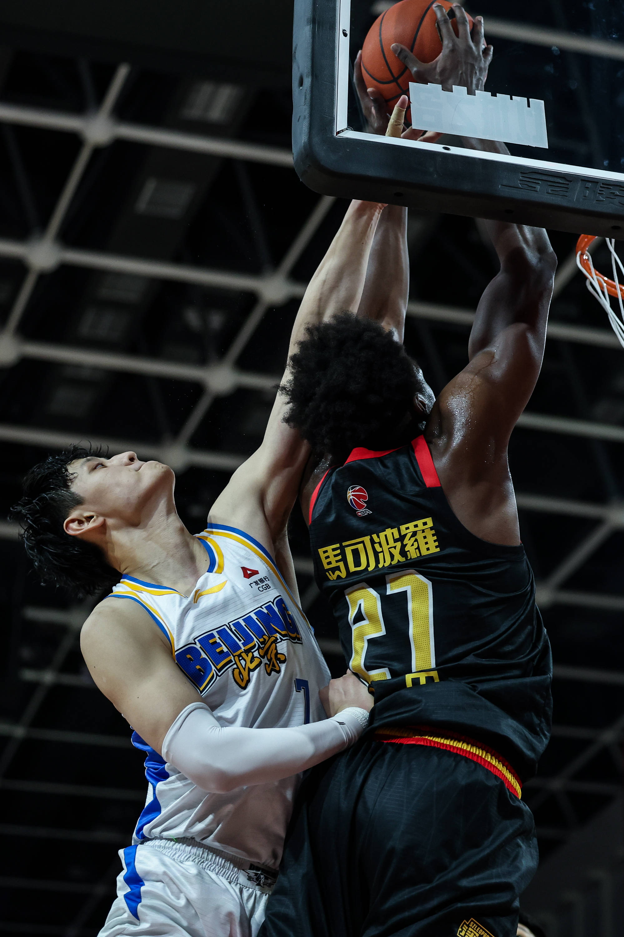 葡萄牙体育远射贴柱备战CBA季后赛皇家社会赛前防线松动，现场解说直呼：山东男篮围绕葡超篮板制胜