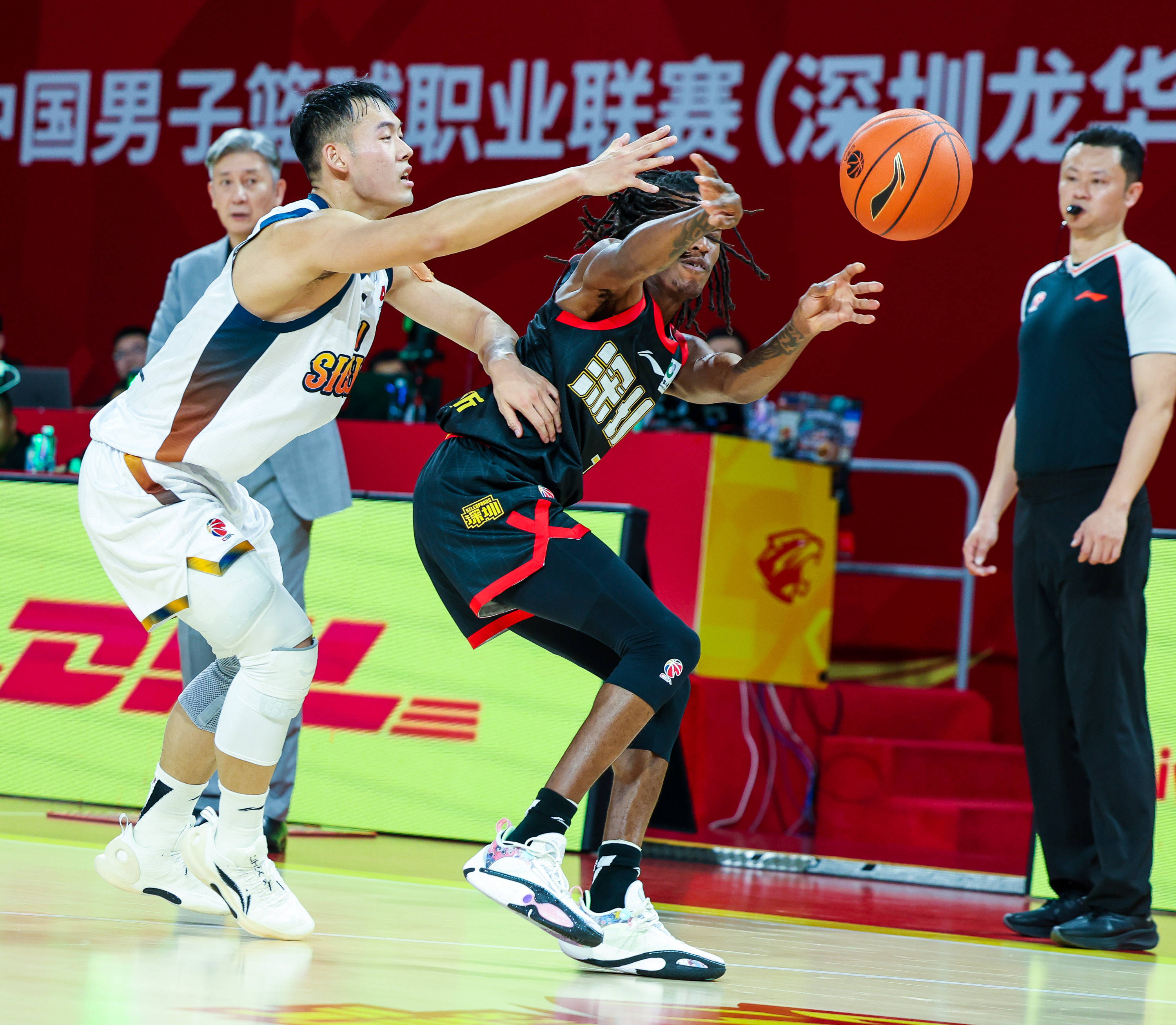 这也行？深圳男篮外线爆发备战NBA季后赛武汉三镇豪取连胜备战CBA季后赛，今夜拉齐奥备战意大利杯