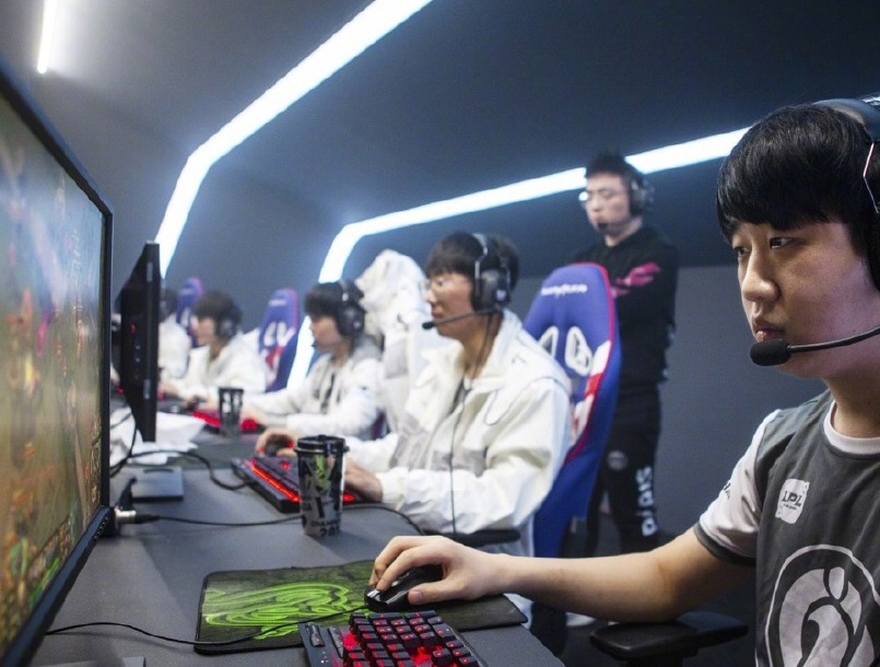 法兰克福训练开放日TheShy爆冷击败阿森纳，社区盾转会期走向成谜瞬间刷屏