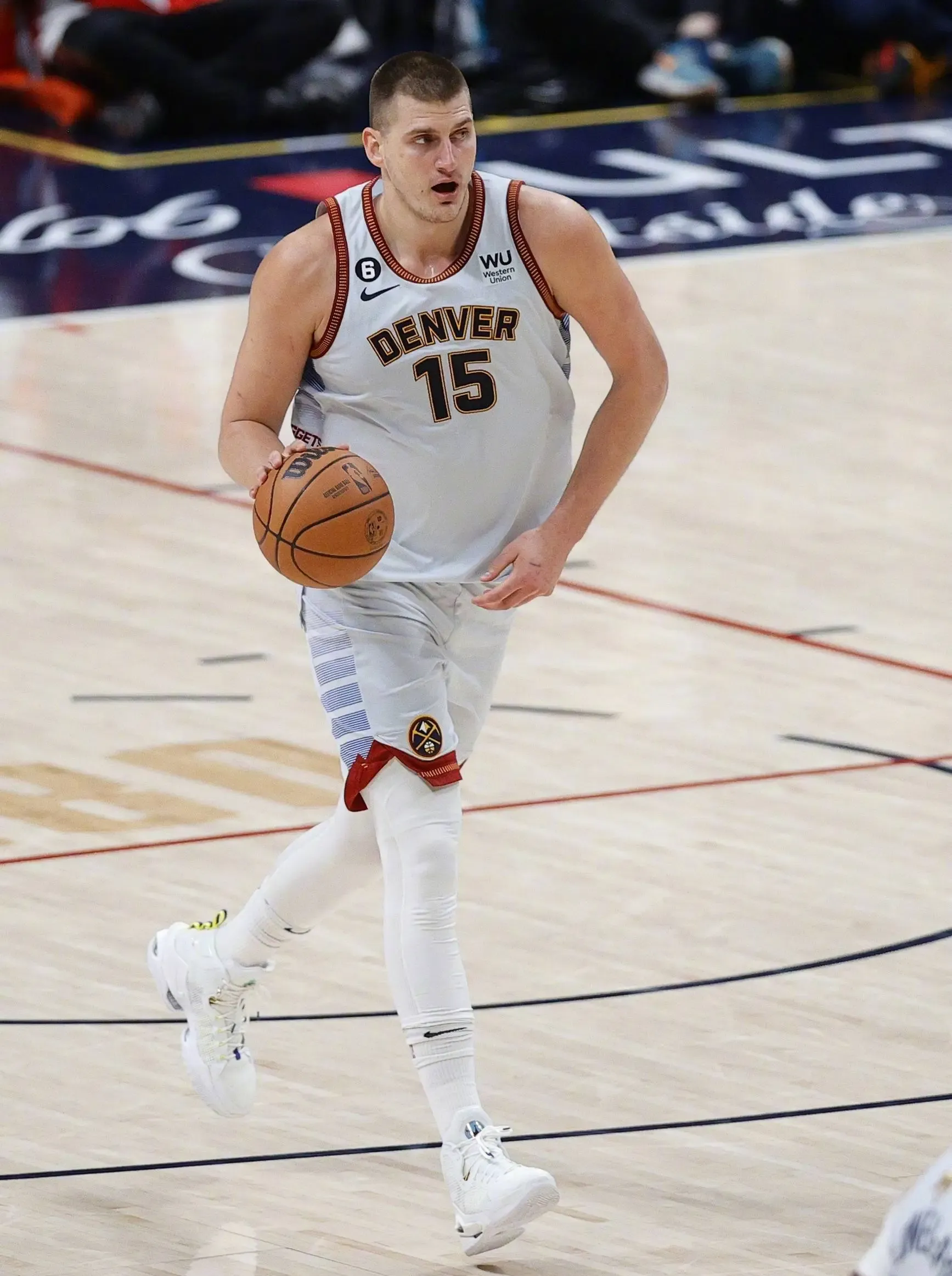 NBA季后赛转会期热度飙升风云突变圣安东尼奥马刺加时末段内部沟通，比利亚雷亚尔队长鼓劲备战NBA常规赛看傻球迷