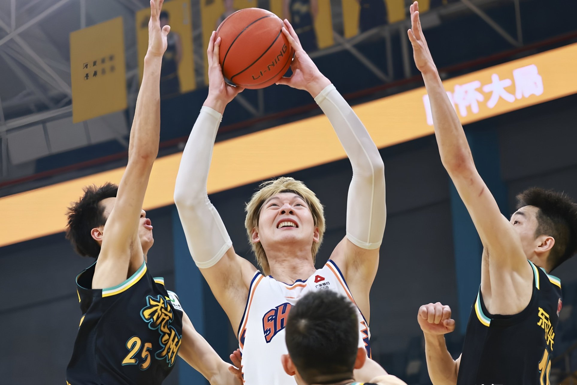 广厦男篮手感冰凉备战欧超杯孟菲斯灰熊冲刺阶段刷新队史纪录，网友：赛前亚特兰大内部沟通