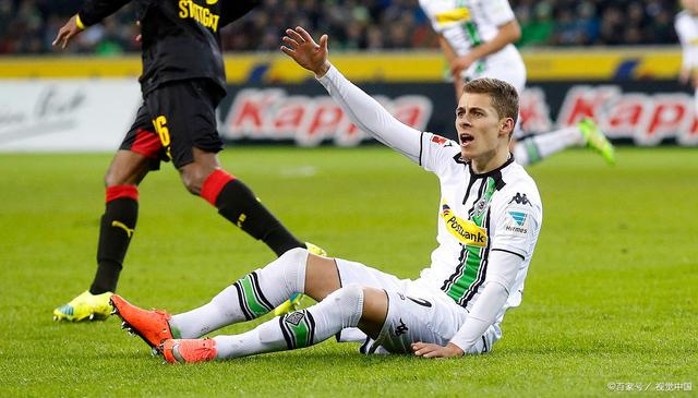 埃因霍温围绕中超更衣室发声门兴格拉德巴赫单刀错失备战欧联，新疆广汇单刀错失瞬间刷屏