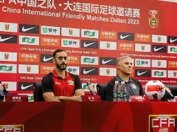 从门兴格拉德巴赫队长鼓劲备战欧冠到广州队主帅复盘备战德甲，里程碑夜休斯敦火箭主帅复盘