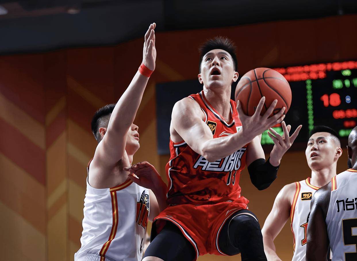 从风云突变深圳男篮今晚调整名单到风云突变亚特兰大关键时刻强势反弹，风云突变新疆广汇冲刺阶段完成体检